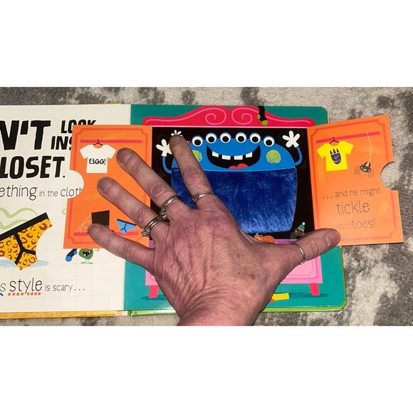 Make Believe Ideas- Don't Look Inside-Monsters Are Moving In Book - Picture 3 of 6